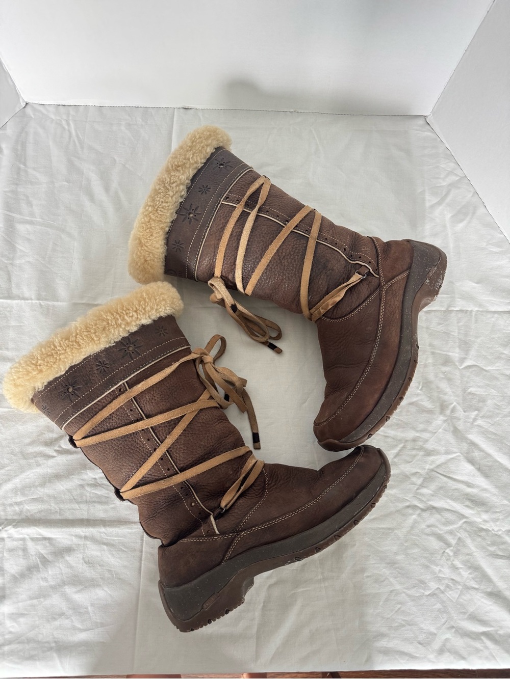 Ulu Brown Sherpa-Trim Lace-Up Winter Boots Size 8
